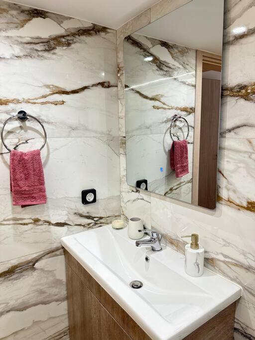 אתונה A Fully Renewed Modern Apartment מראה חיצוני תמונה