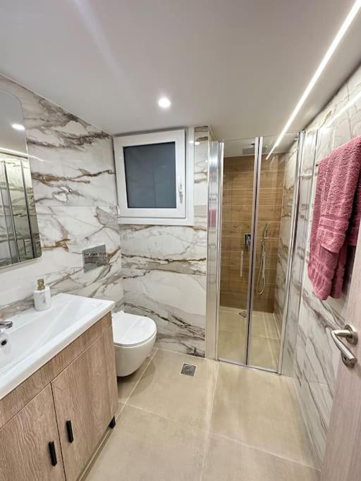 אתונה A Fully Renewed Modern Apartment מראה חיצוני תמונה